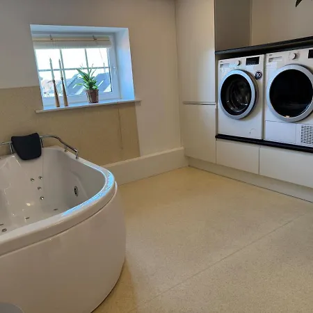 Apartment Stor Taet Pa Saltum